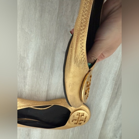 TORY BURCH Size 9.5 Reva Gold Distressed Leather Ballet Flat Metallic - Picture 12 of 14